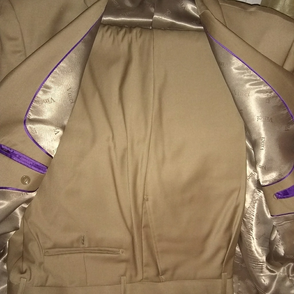 Multiple suits - Picture 3 of 6